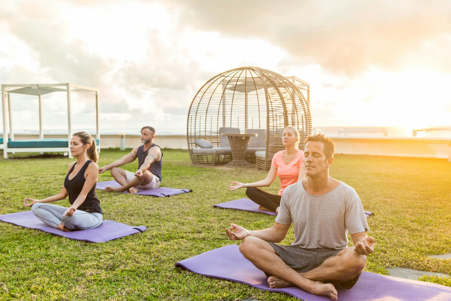 People doing yoga by Jose Vazquez on Unsplash